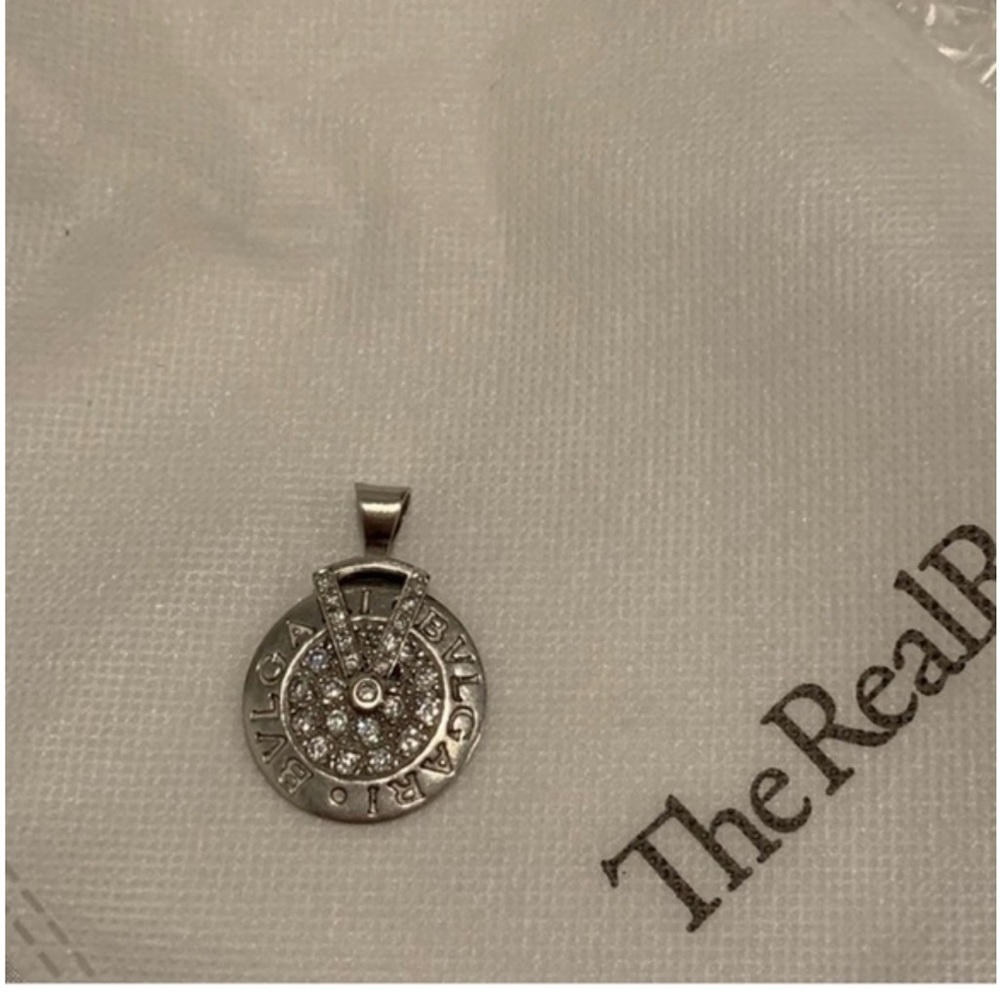 Blvgari pendant for necklace